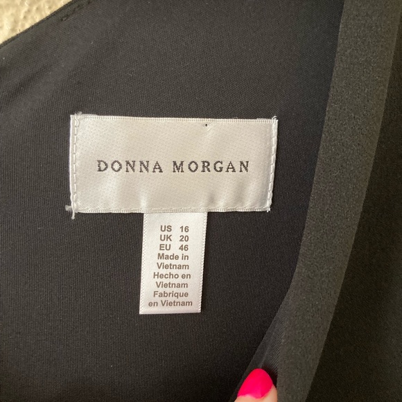 NWOT Donna Morgan Cap Sleeve Crep Sheath Dress in Black Vneck MIDI - Picture 6 of 9